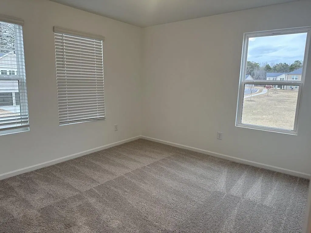 2069 Boxwood Cir SE — Photo 4