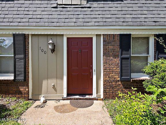 4th image of 100 Winding Hills Dr