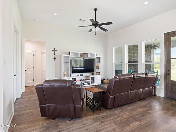 2nd image of 1103 Belle Place Olivier Rd