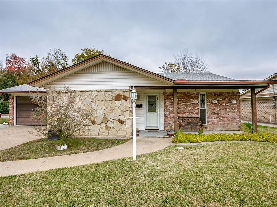 1st image of 824 N Ector Dr