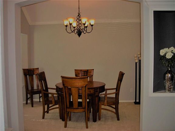 3rd image of 1536 Bastrop Dr