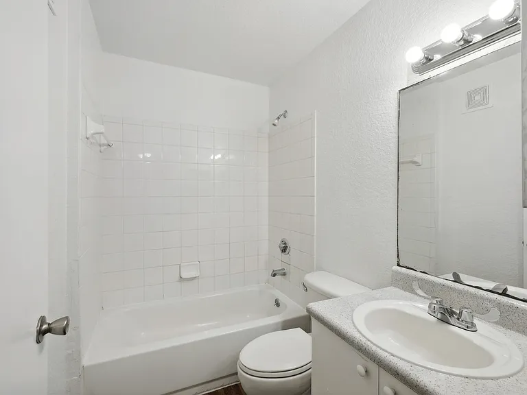 Venice Cove Apartments — Photo 22