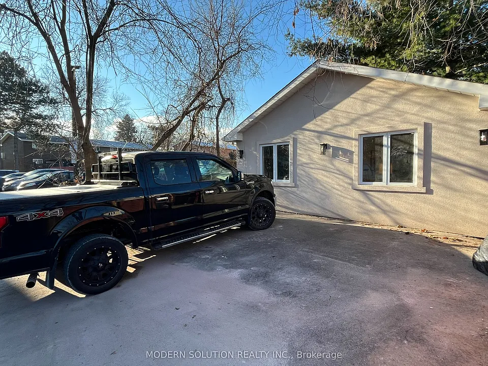 23 Tilden Cres