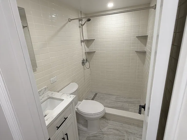 6111 Palmetto St #1L — Photo 9