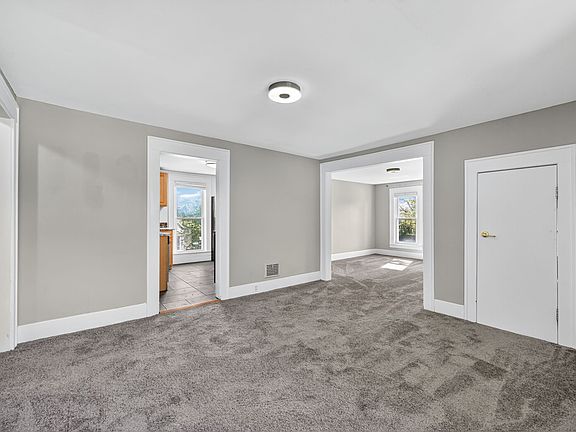 4th image of 814 Louis Ave #2