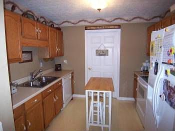 3rd image of 1006 Vance Dr