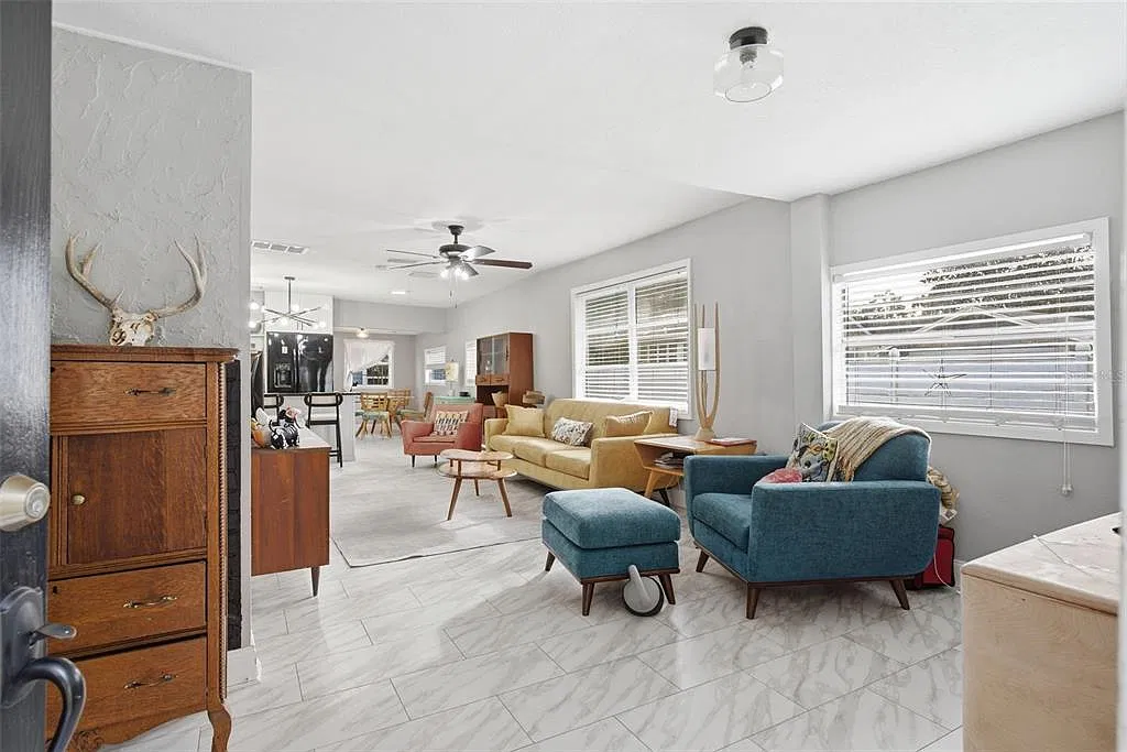 2 bed, 1.0 bath, 1056 sqft, $2,300 — Photo 3