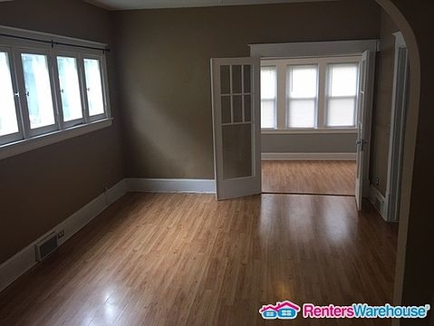 4th image of 2739 Buchanan St NE