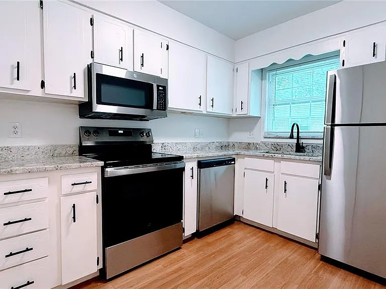 3429 S Polk Ave — Photo 2