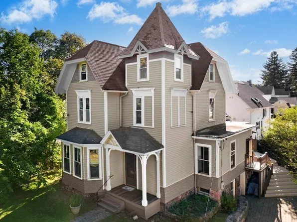 24 Bolton St, Marlborough, MA 01752