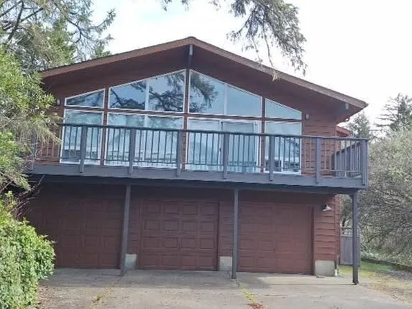 576 Puffin Ave NE, Ocean Shores, WA 98569