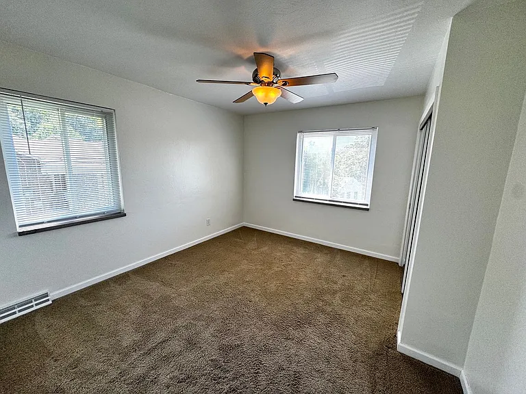 3325 Shadyway Dr — Photo 5
