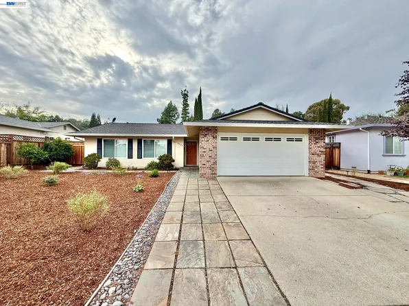 8525 Ousley Dr, Gilroy, CA 95020