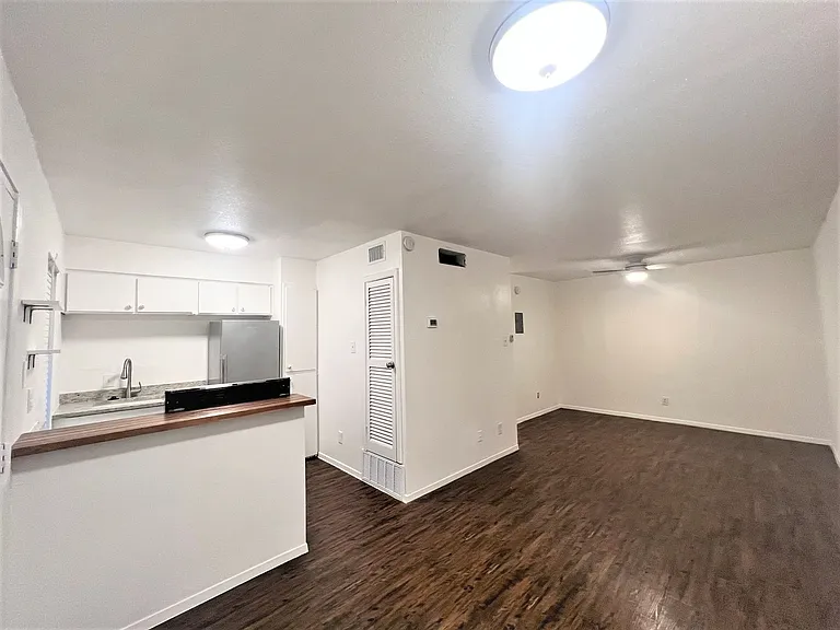 4111 Avenue A — Photo 20