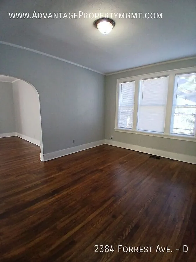 Welcome home to this thoughtfully renovated 3-bedroom, 1-bath - Open To Section 8 — Photo 4