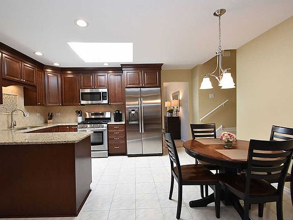 3rd image of 17548 Redwood Ln