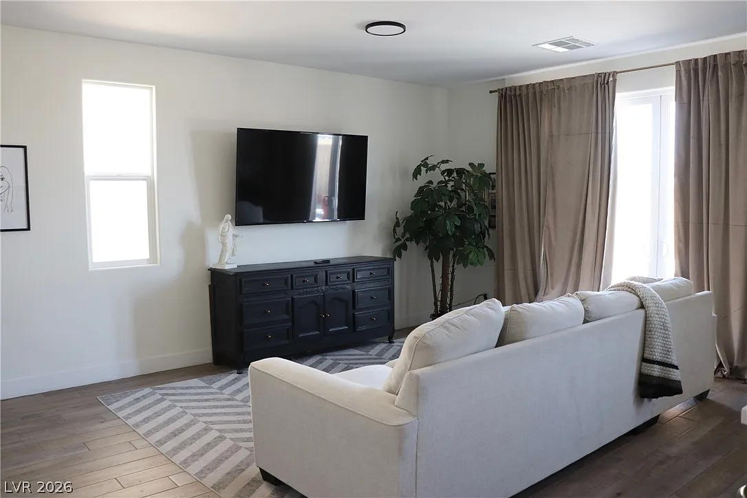 3 bed, 2.5 bath, 1580 sqft, $2,750 — Photo 2