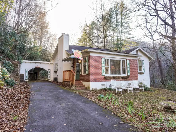 555 Battle Creek Rd, Horse Shoe, NC 28742