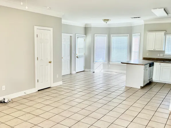 1256 Saint Andrews Ln, Starkville, MS 39759