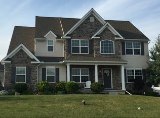 1860 Creek View Dr, Palmyra, PA 17078