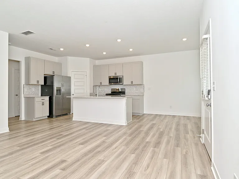 1728 Trinity Ln — Photo 8