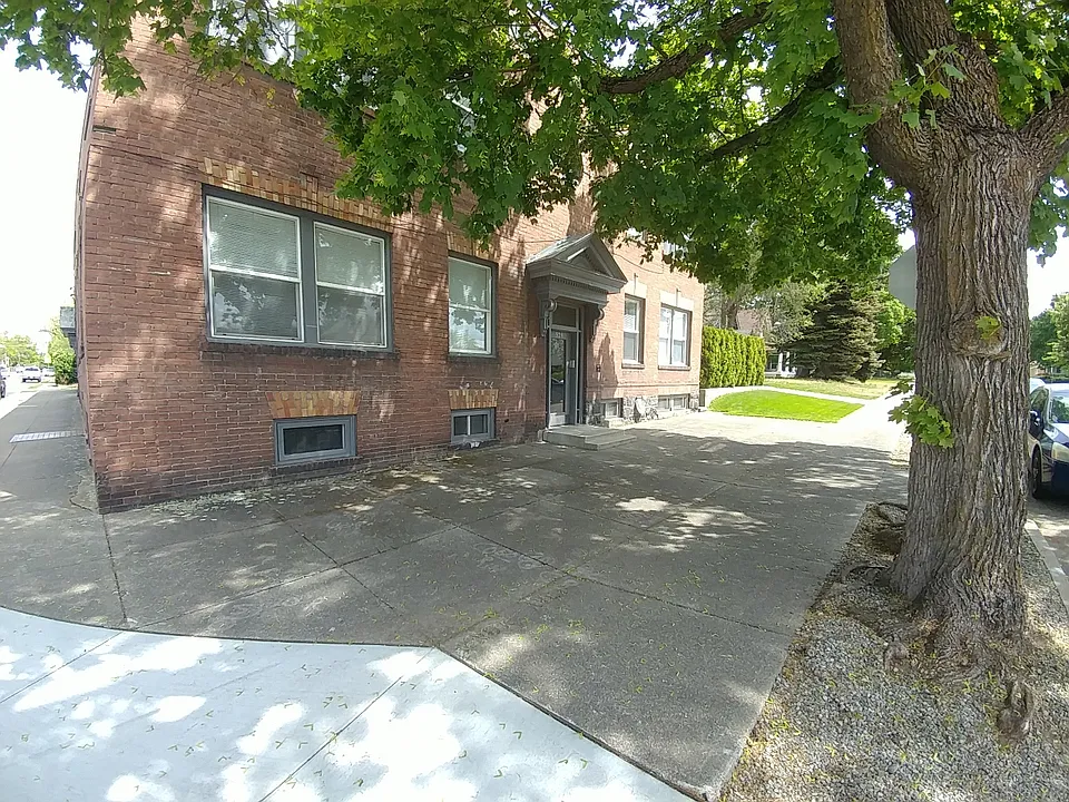 2112 N Howard St