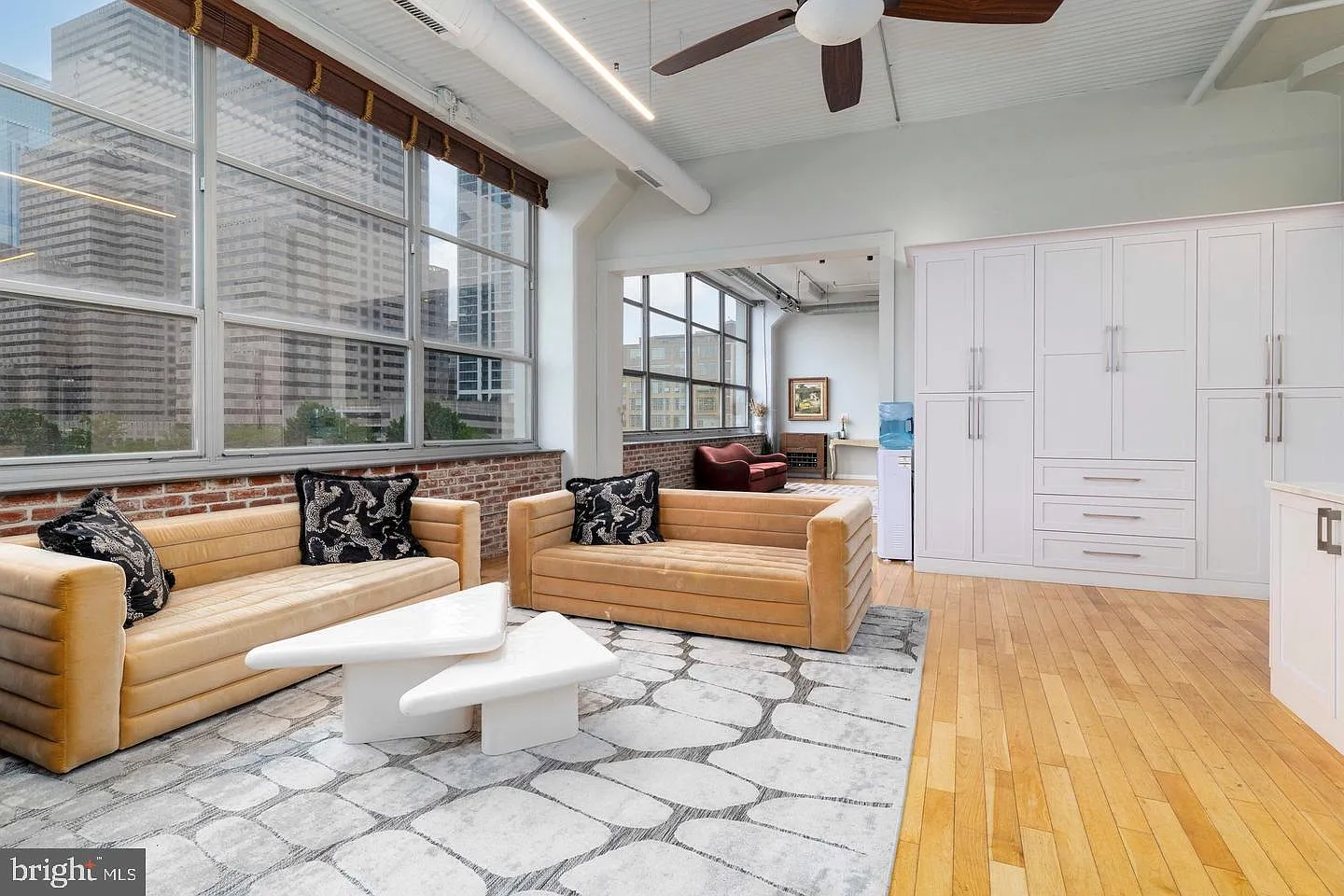 4 bed, 4.0 bath, 2620 sqft, $7,500 — Photo 3