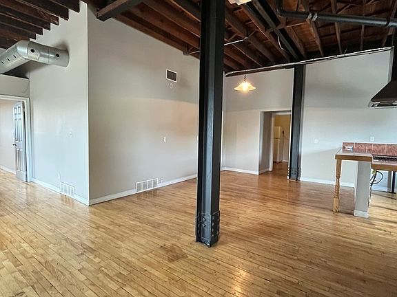 4th image of 871 Janette Ave #207