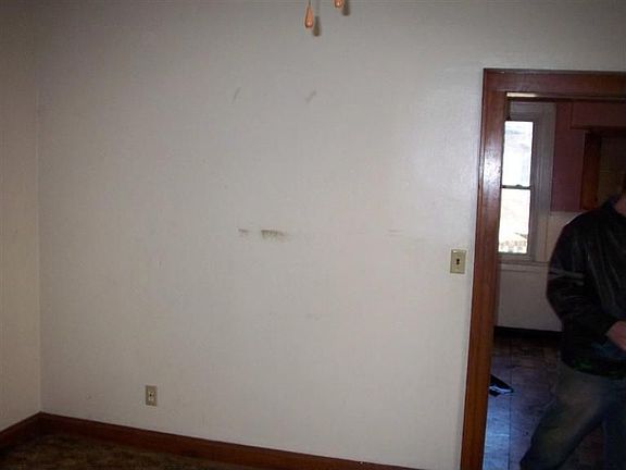 3rd image of 1523 Manss Ave
