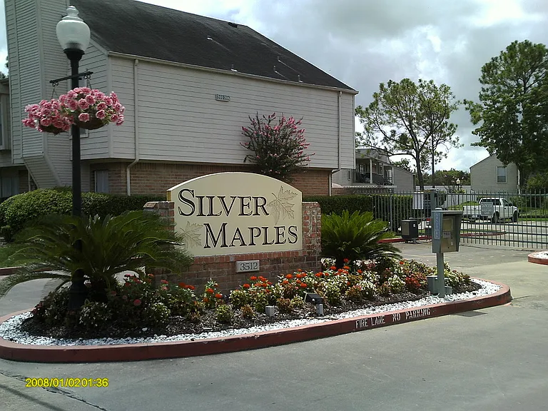 Silver Maples Apartments — Photo 1
