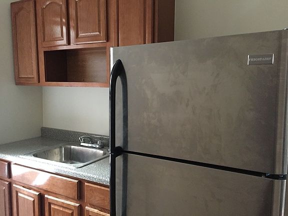 4th image of 401 E 21st St APT 5C