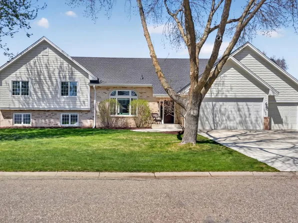 709 Laura Ct, Chaska, MN 55318