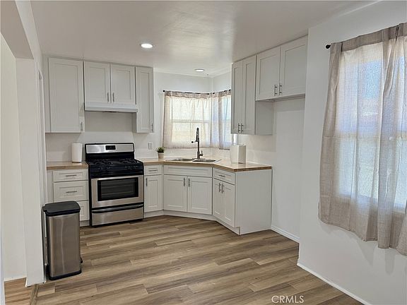2nd image of 719 S Walnut Ave