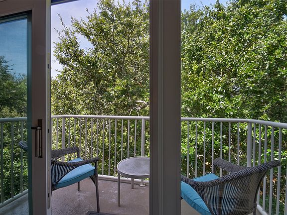 4th image of 2081 Beach Wood Rd #2081