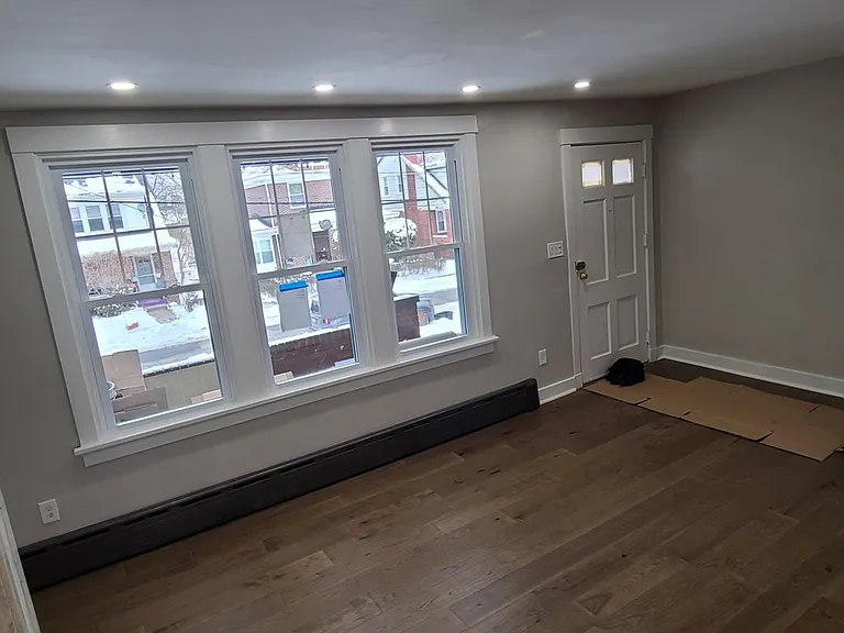 6340 Crombie St — Photo 4