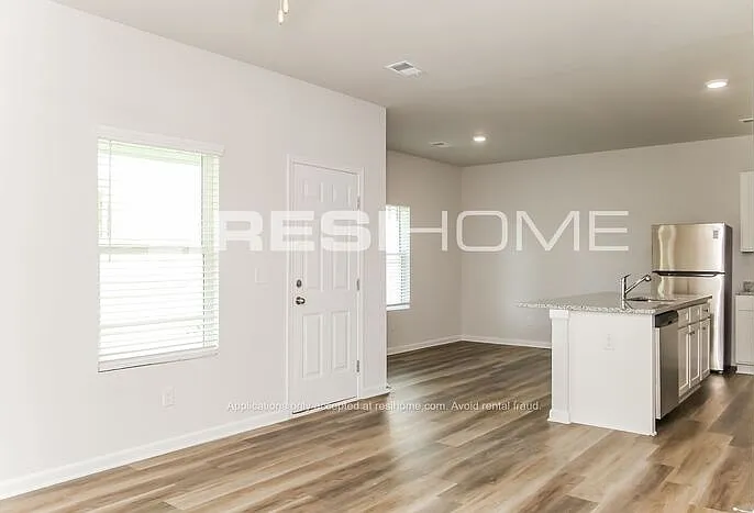 19 Winchester Ave — Photo 8