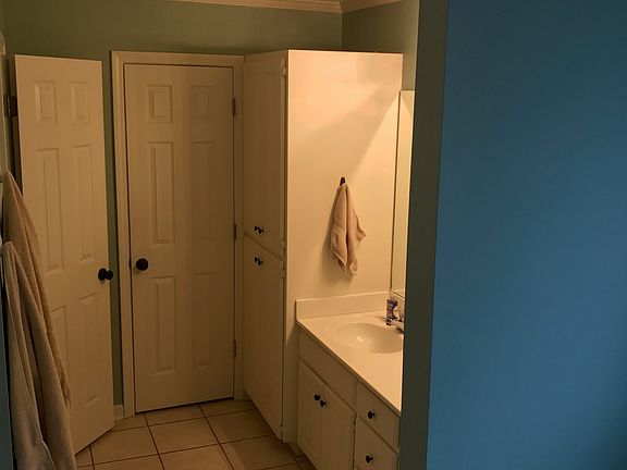 3rd image of 140 Peyton Cir