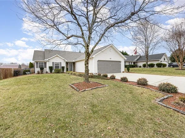 849 Pecan Ridge Cir, Kernersville, NC 27284