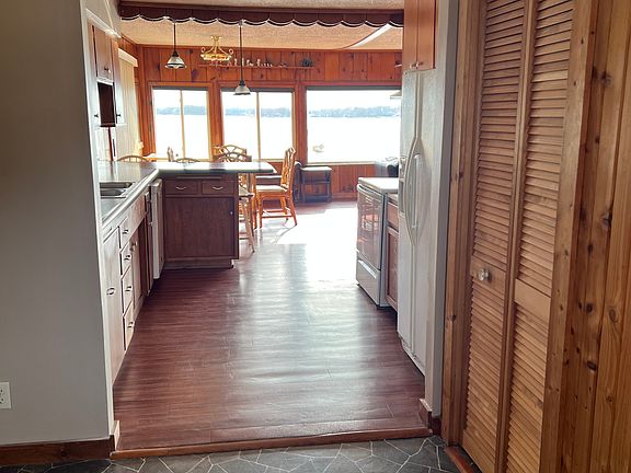Foyer & Kitchen
