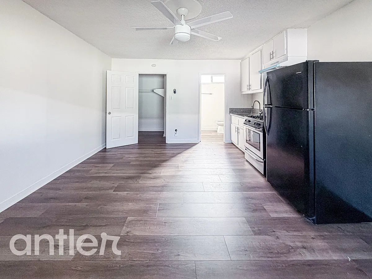 Building Photo - 9013 Orion Ave #Z23