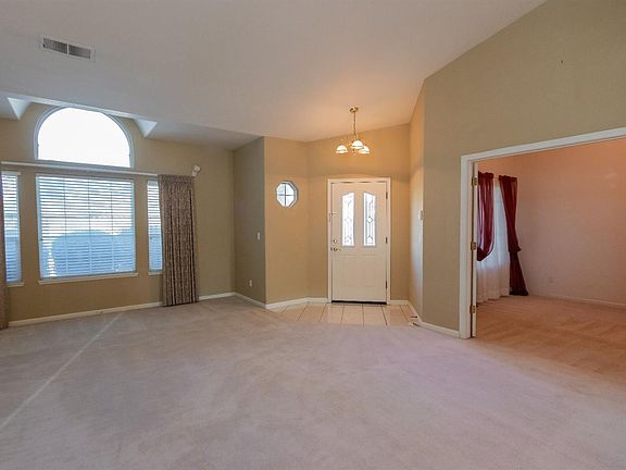 5th image of 1821 Pheasant Dr