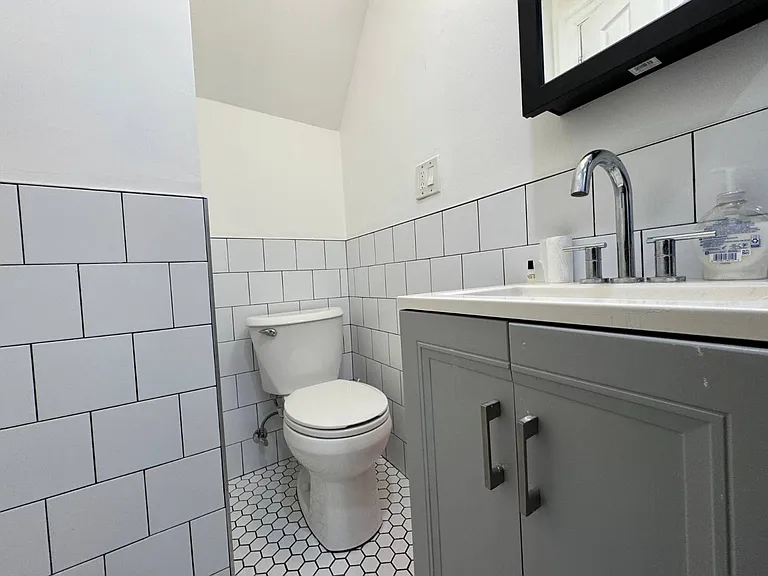 1363 Kearney Ave #B — Photo 4
