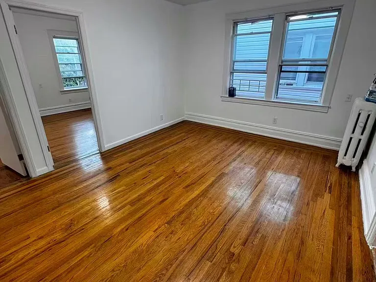 1551 E 32nd St #2 — Photo 3