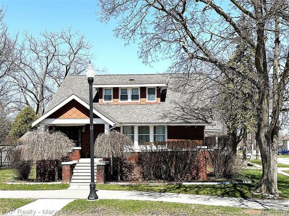 504 Clinton Ave