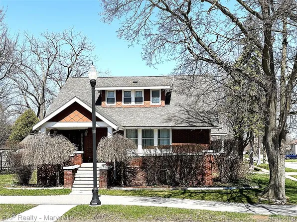 504 Clinton Ave, Saint Clair, MI 48079