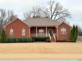 626 Berry Hill Ln SW, Arab, AL 35016