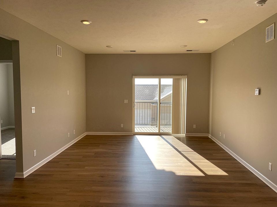 1st image of 18743 Oakmont Dr #202
