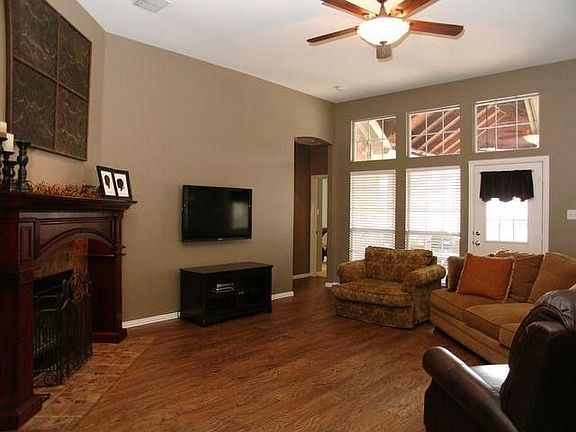 4th image of 1420 Suzanne Dr