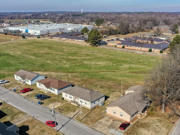 2401 Viking Dr, Humboldt, TN 38343