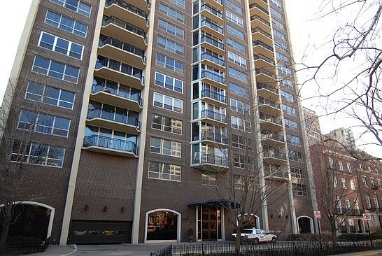 1st image of 1515 N Astor St APT 7C